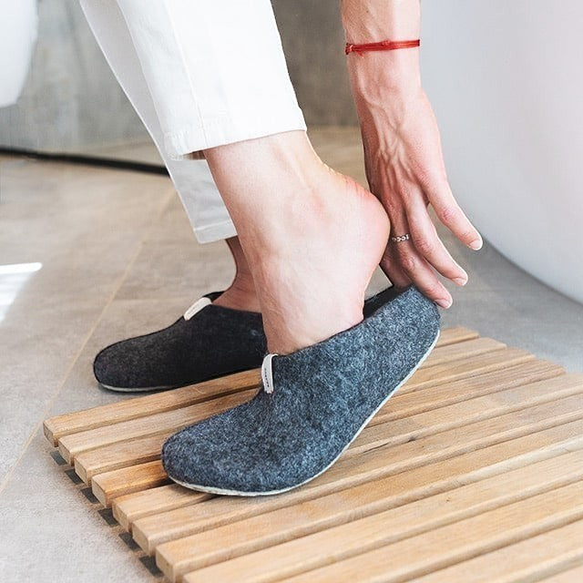 Do Wool Slippers for Sweaty Feet Really Work?