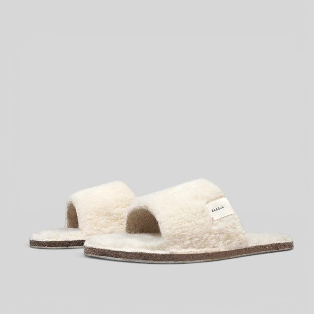 Baabuk Baabulette Fluffy sandals in cream wool with natural crepe rubber soles and a side brand label.