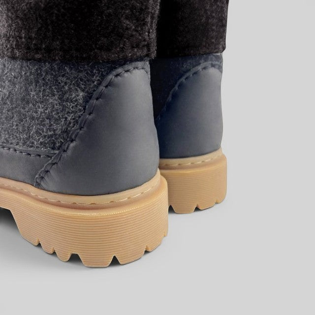 Baabuk Dani boots in dark grey wool and nubuck leather with durable rubber lug soles, close-up of heels