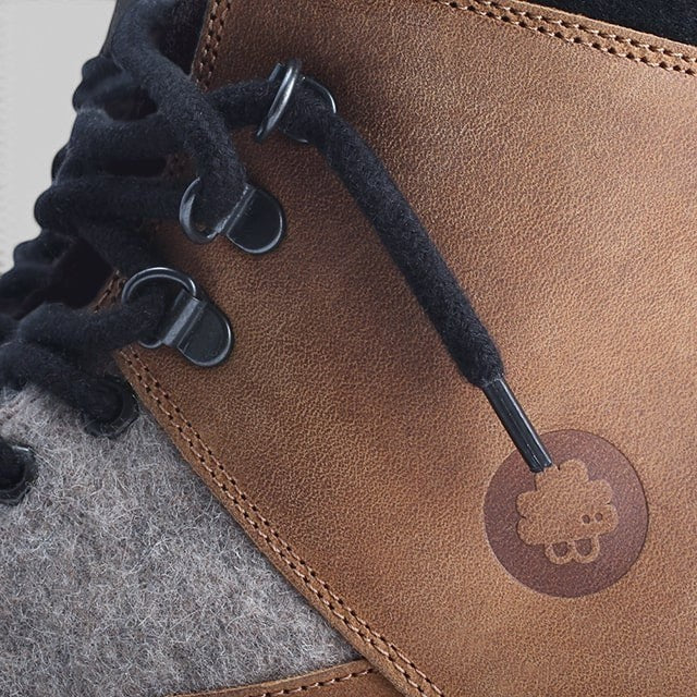 Baabuk Ice Wooler pepper brown boot featuring natural wool, nubuck leather, and black cotton laces.