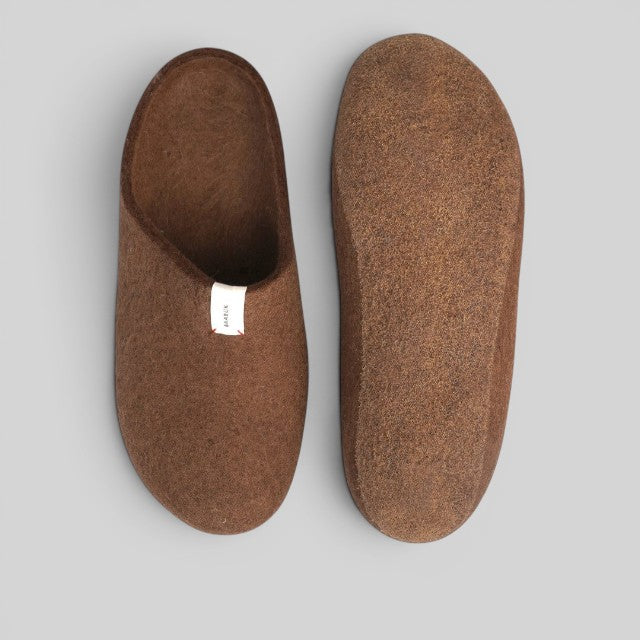 Baabuk Kanga brown wool slippers featuring a minimalist slip-on design with a white brand label on a grey background.