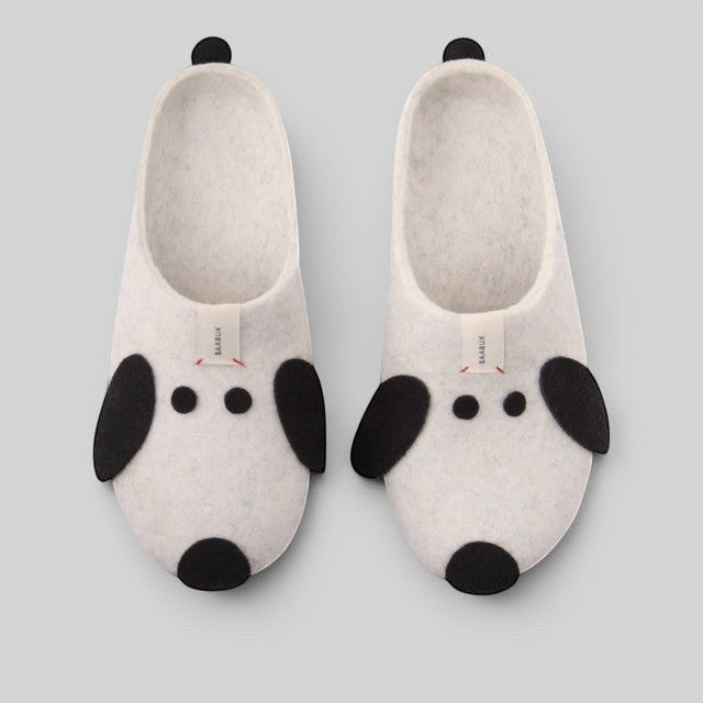 Baabuk Kanga Woof slippers in grey wool with black felt dog ear and nose details, handcrafted in Nepal.