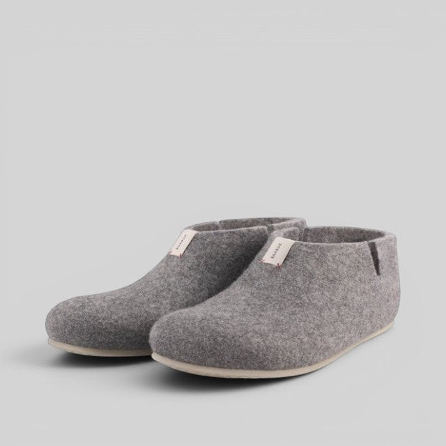 Baabuk Lisa light grey wool slippers with ankle coverage and natural crepe rubber soles handmade in Nepal