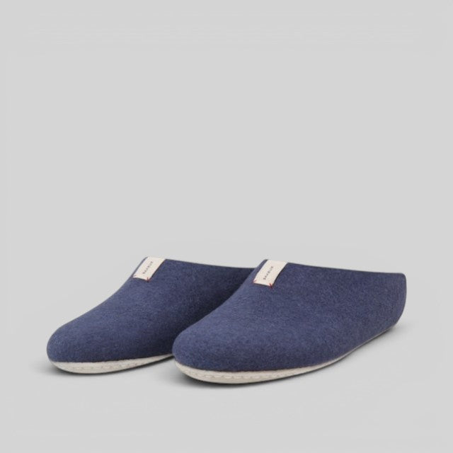 Baabuk Mel purple wool slippers with natural crepe rubber soles, handmade in Nepal with New Zealand wool.