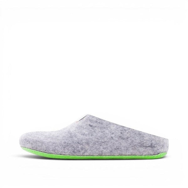 Baabuk Pomobuk slippers in grey wool with a vibrant green upcycled ski-skin sole, side view.