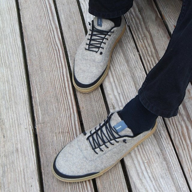 Baabuk Urban Wooler sneakers in pepper black featuring recycled wool upper, elastic laces, and durable rubber soles.