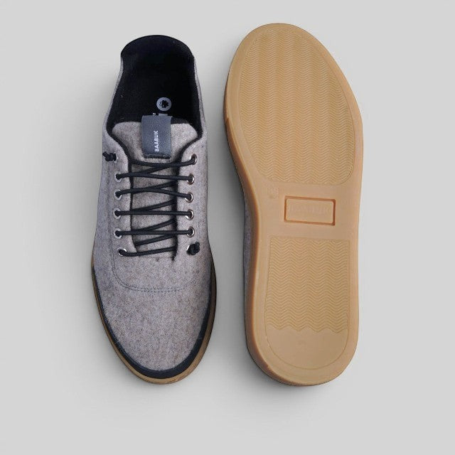 Baabuk Urban Wooler sneakers in pepper black featuring recycled wool upper, elastic laces, and gum rubber sole.