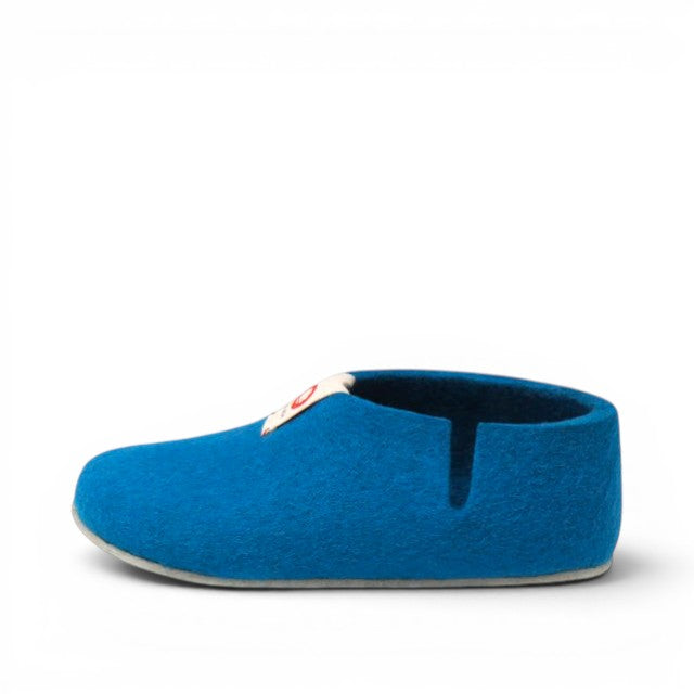 Baabuk Yves Kids slippers in azur blue felted wool with natural crepe rubber soles, side view